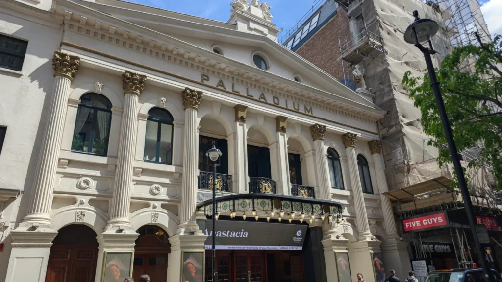 Façade du London Palladium à Londres en mai 2025.