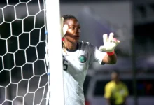 Chiamaka Nnadozie donnant des consignes devant son but avec le Nigeria, en juillet 2022.