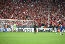 Didier Drogba tire face à Manuel Neuer pendant la séance de la finale de Munich en 2012.