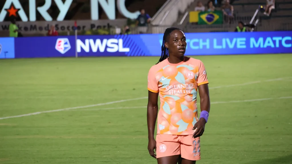 Barbra Banda sur le terrain avec Orlando Pride en juin 2024.