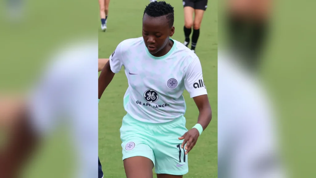 Thembi Kgatlana sous le maillot de Racing Louisville en septembre 2023.