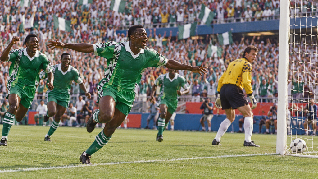 Nigeria 1994 : les Super Eagles qui ont conquis leur premier Mondial — illustration éditoriale générée pour FootBantu.