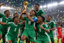 Nigeria U17 2013 : les Golden Eaglets signent un quatrième sacre mondial — illustration éditoriale générée pour FootBantu.
