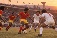 Guinée 1976 : une deuxième place conquise dans un tournoi sans finale — illustration éditoriale générée pour FootBantu.