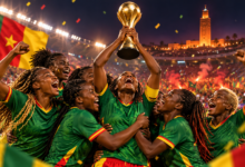 Illustration de footballeuses camerounaises génériques célébrant un trophée dans un stade.