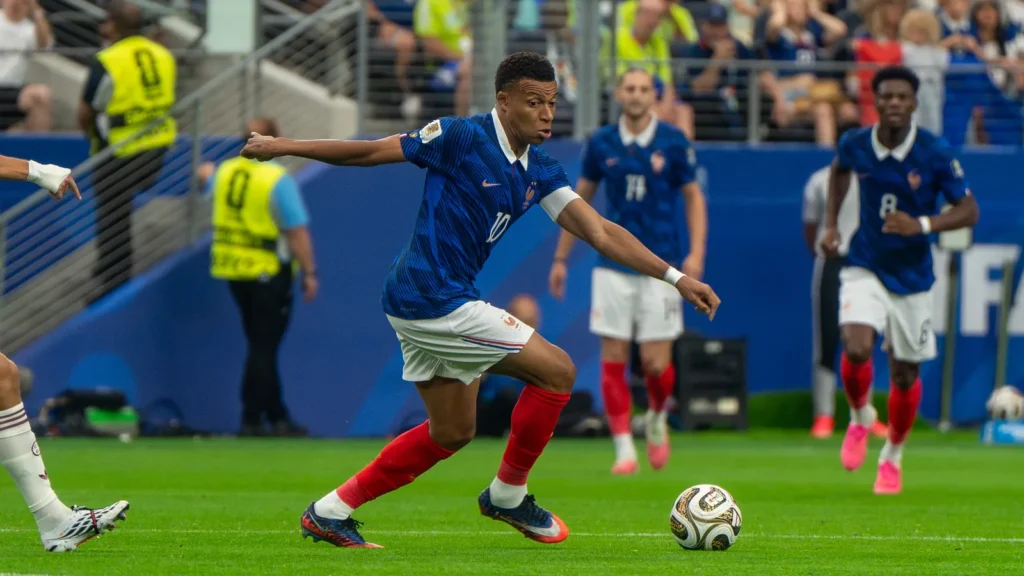 Kylian Mbappé en action avec l’équipe de France