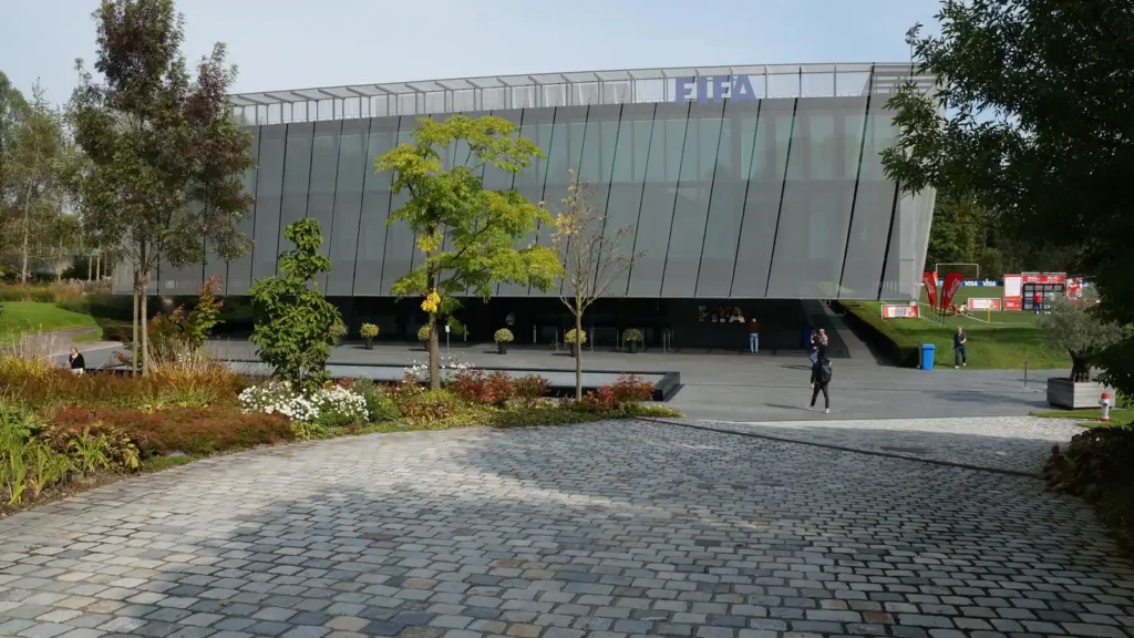 La façade du siège de la FIFA à Zurich