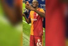 Victor Osimhen sous le maillot de Galatasaray après un match en septembre 2025.